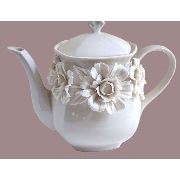 TEAPOT-I. Godinger & Co.-Cream Color-Porcelain-Molded Flowers-Holds 4 cups - Picture 2 of 14